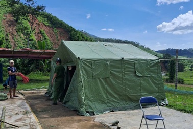 Thanh Hóa dựng lều, sơ tán hàng trăm người trước giờ bão Bualoi đổ bộ