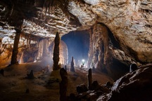 Phát hiện thêm 44 hang động mới tại Quảng Bình