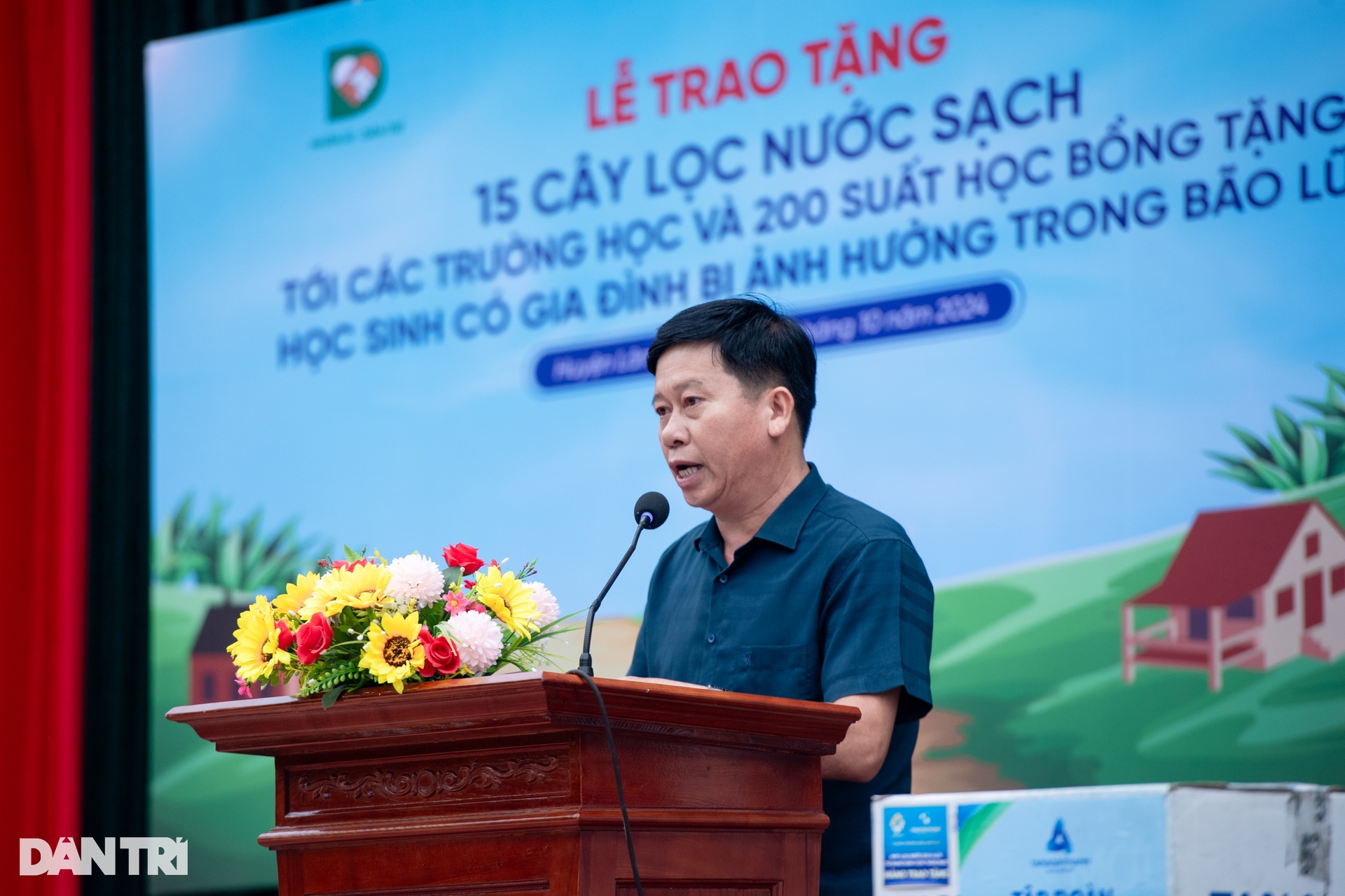 Trao những phần quà đặc biệt tới 200 học sinh và các trường tại Tuyên Quang - 11 Trao những phần quà đặc biệt tới 200 học sinh và các trường tại Tuyên Quang - 11