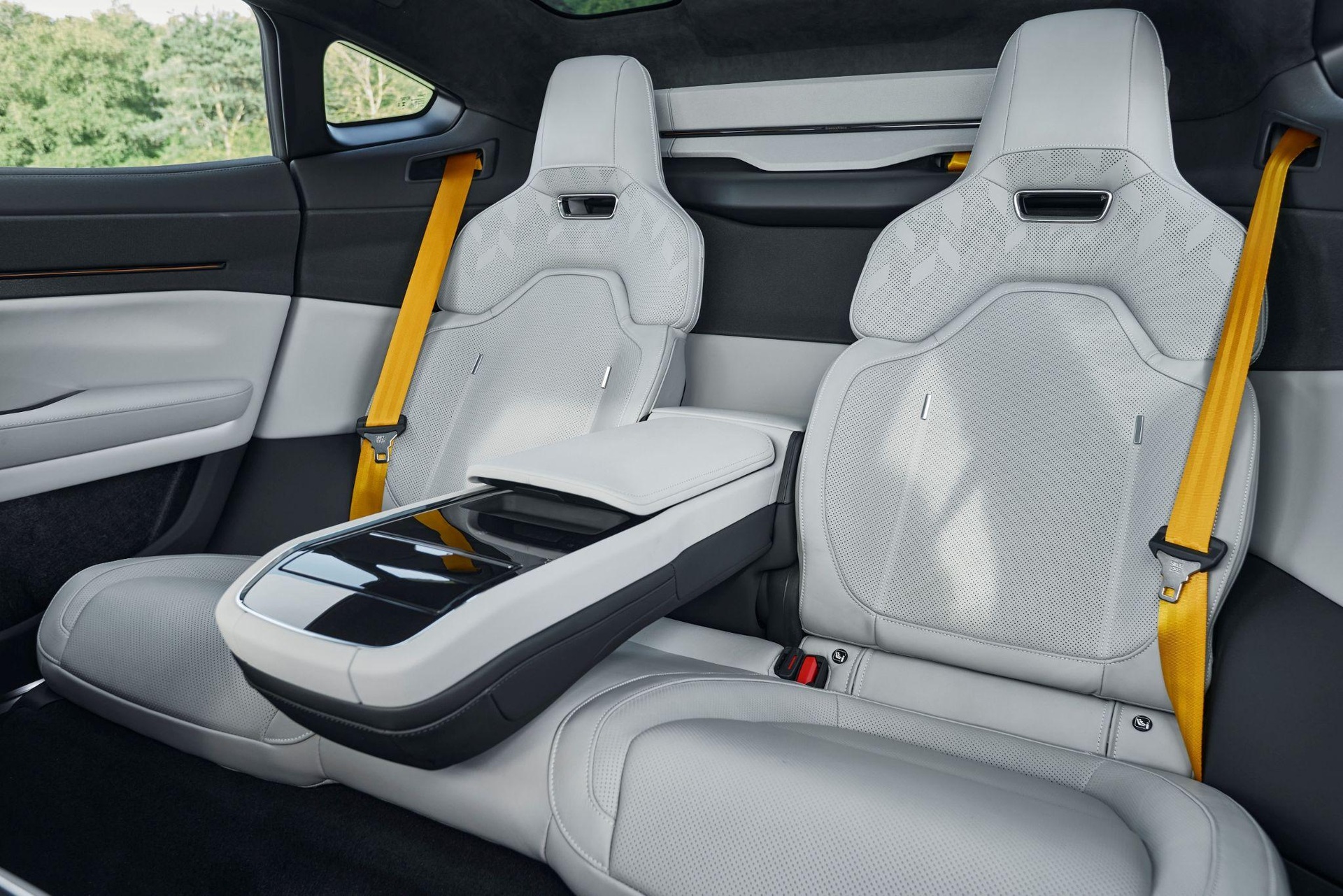 Xe điện Polestar 5 không có kính hậu, mạnh 872 mã lực, đấu Porsche Taycan - 12 Xe điện Polestar 5 không có kính hậu, mạnh 872 mã lực, đấu Porsche Taycan - 12