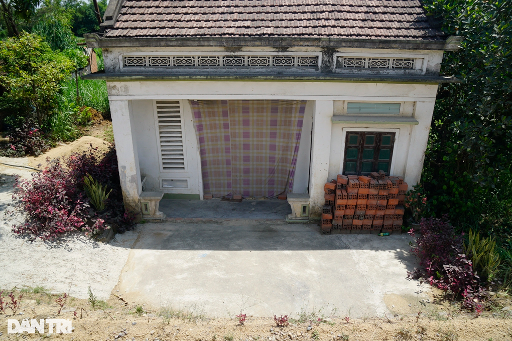 Nơm nớp sống cảnh ô tô chạy trên mái nhà - 2 Nơm nớp sống cảnh ô tô chạy trên mái nhà - 2
