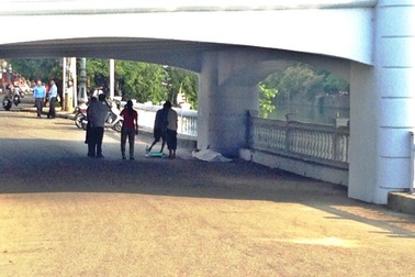 Phát hiện một thi thể phụ nữ trôi sông