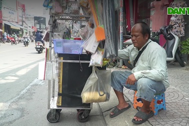 Cặp vợ chồng ở TPHCM 14 năm nuôi con trong bóng tối