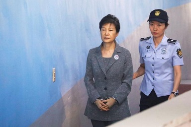 Cựu Tổng thống Hàn Quốc Park Geun-hye đối mặt với 30 năm tù