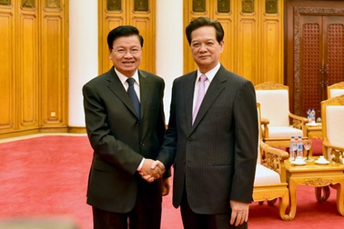 Thủ tướng cam kết hỗ trợ các dự án thuỷ điện triển khai tại Lào 