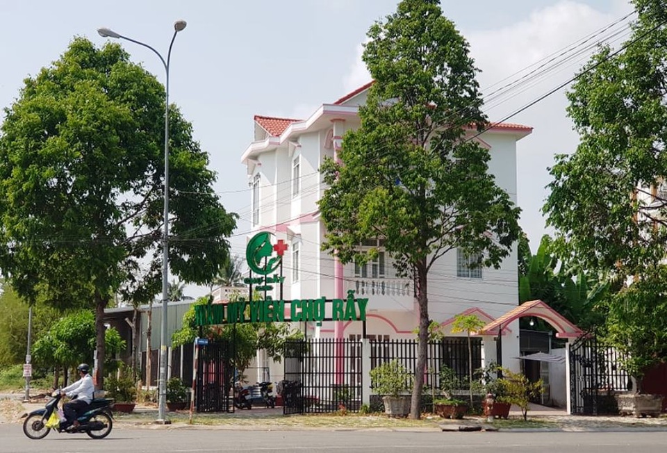 Thẩm mỹ viện Chợ Rẫy bị phạt 90 triệu đồng vì phẫu thuật làm đẹp chui - 1 Thẩm mỹ viện Chợ Rẫy bị phạt 90 triệu đồng vì phẫu thuật làm đẹp chui - 1