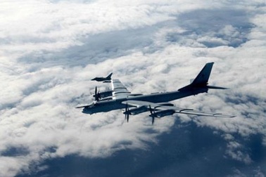 Đánh Palmyra, Tu-95MS dội lửa tuyến phòng thủ phía tây