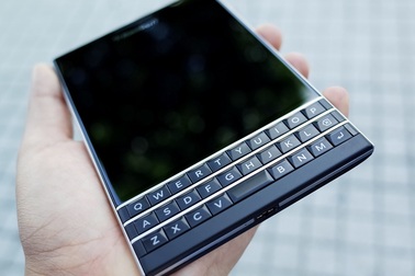 Blackberry Passport màu đen chính hãng giảm 4,5 triệu đồng