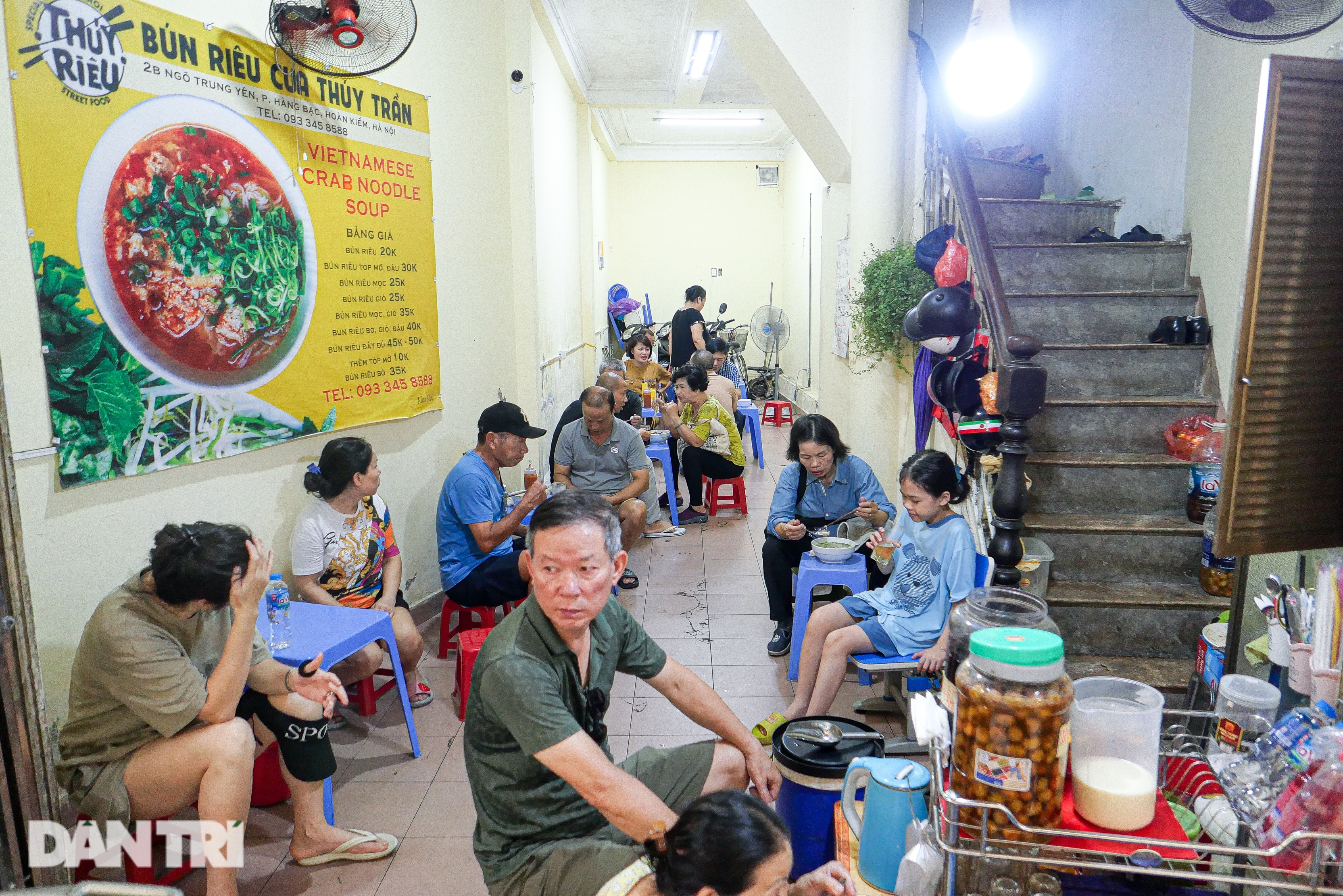 Quán phở gà đắt khách trong chợ nhà giàu, bán 350 bát chỉ trong 3 tiếng - 4