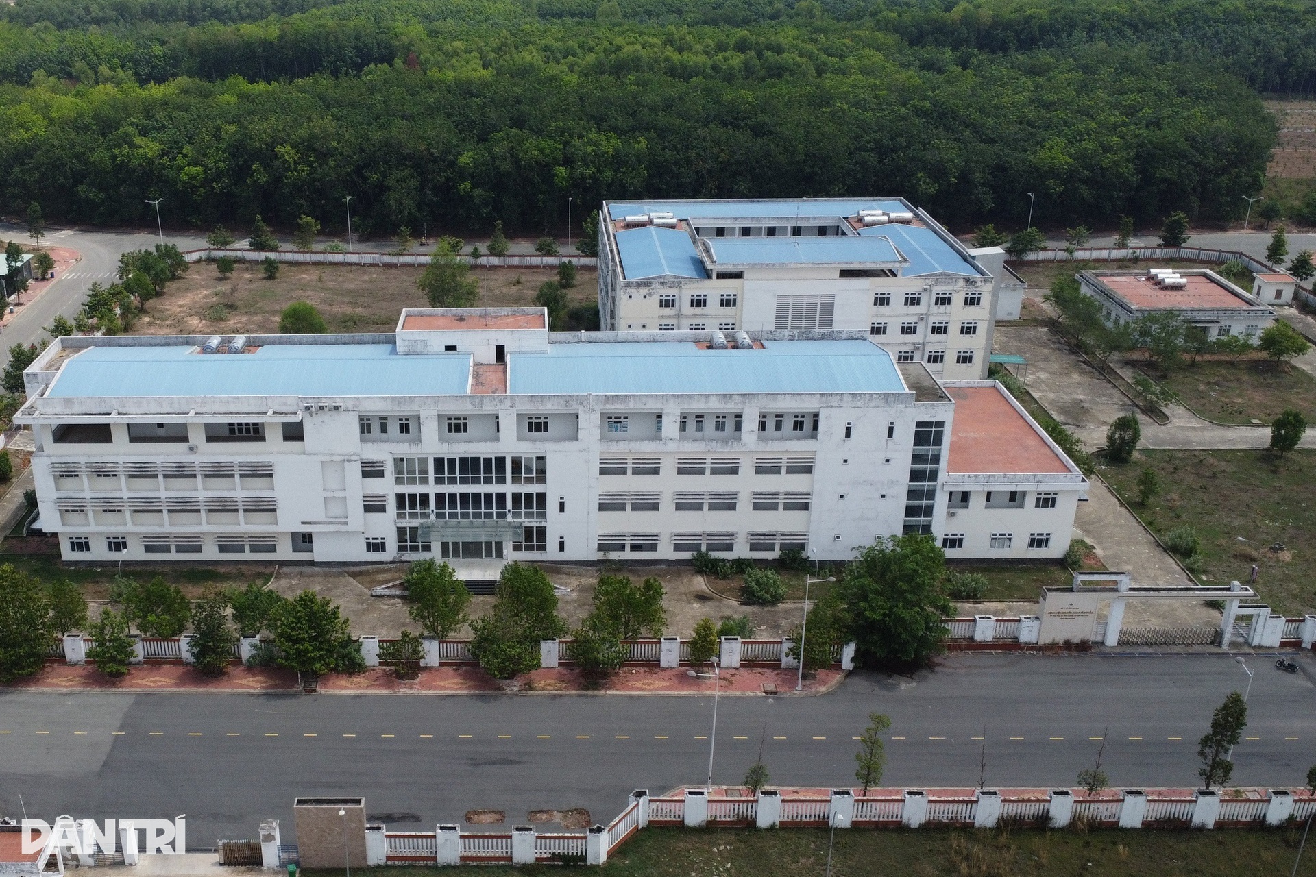 Bệnh viện trăm tỷ bỏ hoang nhiều năm ở Bình Dương - 3 Bệnh viện trăm tỷ bỏ hoang nhiều năm ở Bình Dương - 3