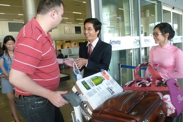 Đà Nẵng:  Hơn 100 khách quốc tế bay từ Singapore đến “xông đất” Đà Nẵng