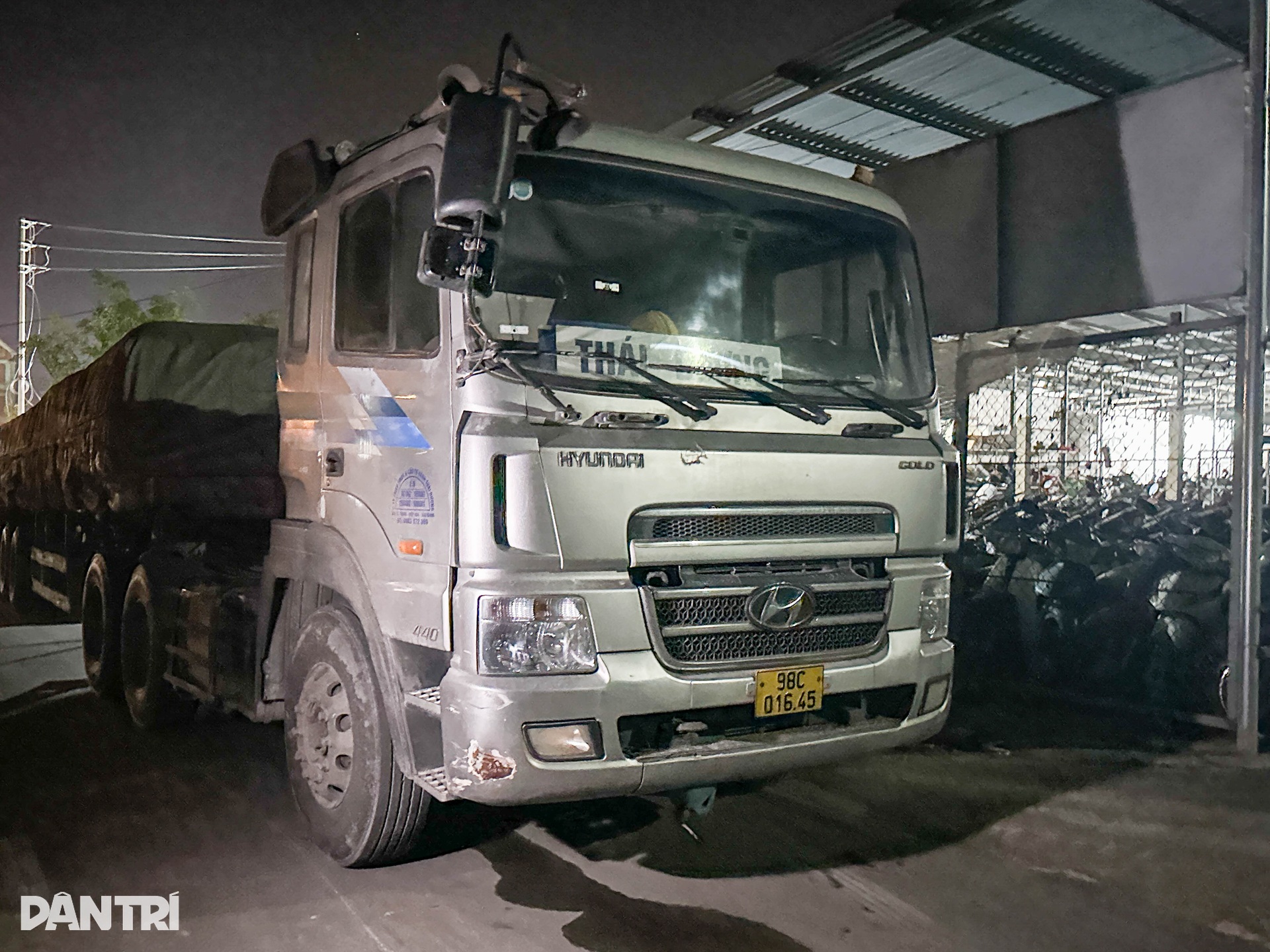 Tai nạn khiến 5 người chết ở Lạng Sơn: Cận cảnh xe 16 chỗ bị vò nát - 15