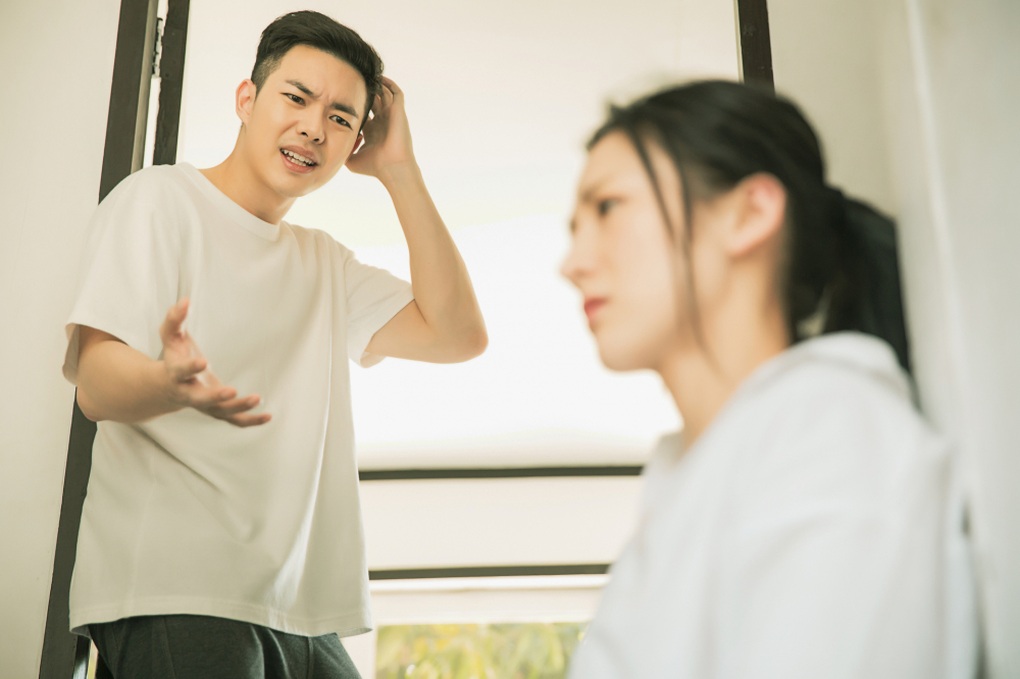 Bị sếp sàm sỡ, tôi mách chồng để rồi ngã ngửa khi nghe câu trả lời - 1 Bị sếp sàm sỡ, tôi mách chồng để rồi ngã ngửa khi nghe câu trả lời - 1