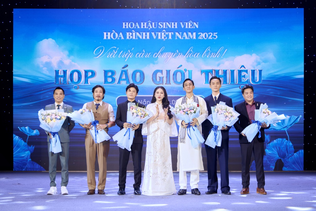 Diễn viên Hứa Vĩ Văn trở lại sôi nổi sau cơn sốt Mưa đỏ - 2 Diễn viên Hứa Vĩ Văn trở lại sôi nổi sau cơn sốt Mưa đỏ - 2