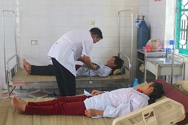 Nghệ An: Hai vợ chồng thoát chết hy hữu khi bị sét đánh