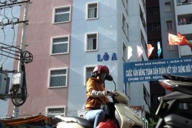 Bé trai rơi từ tầng 10 thoát chết hi hữu