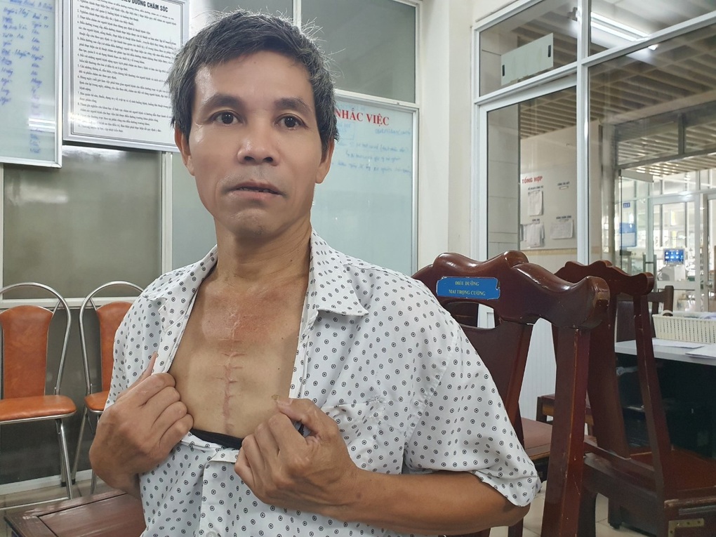 Vợ ngã vào chảo dầu sôi khi rán bánh, chồng hận mình sức yếu - 3 Vợ ngã vào chảo dầu sôi khi rán bánh, chồng hận mình sức yếu - 3