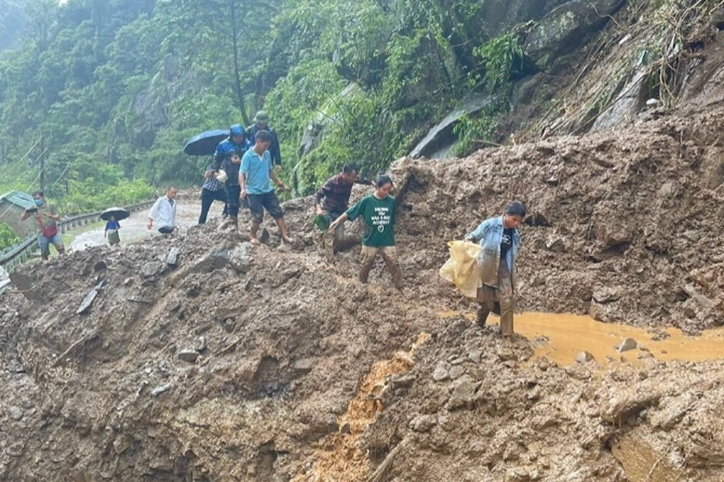 Mưa lũ tại Yên Bái làm 4 người chết, cuốn trôi 80 tỷ đồng - 2 Mưa lũ tại Yên Bái làm 4 người chết, cuốn trôi 80 tỷ đồng - 2