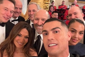 Bức ảnh “tự sướng” đắt giá của Ronaldo tại Nhà Trắng