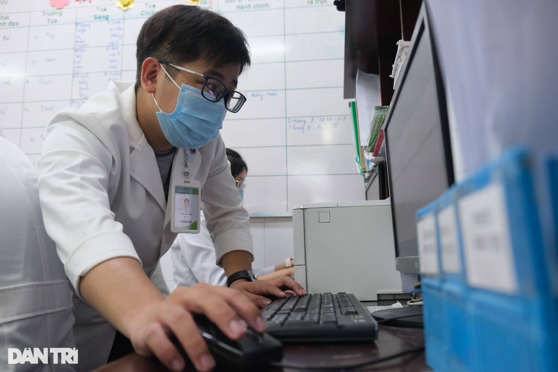Bác sĩ ở TPHCM tự ý làm ngoài bị kỷ luật: Có tạo nên làn sóng nghỉ việc? - 2 Bác sĩ ở TPHCM tự ý làm ngoài bị kỷ luật: Có tạo nên làn sóng nghỉ việc? - 2