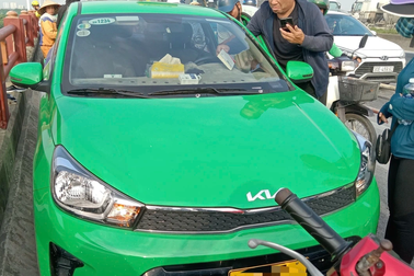 Tìm thấy thi thể nghi phạm giết cô gái rồi nhảy sông Hồng tự tử