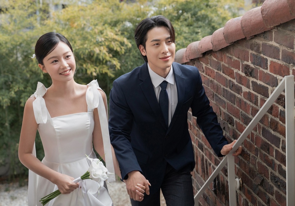 Ly hôn theo lời mẹ, tôi ghen đỏ mắt khi thấy vợ cũ tình tứ bên chồng mới - 1