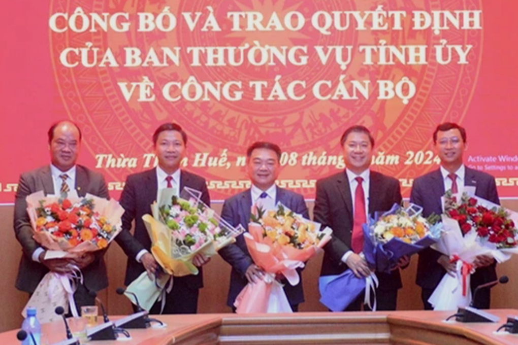 Thừa Thiên Huế điều động, bổ nhiệm nhiều lãnh đạo chủ chốt - 1 Thừa Thiên Huế điều động, bổ nhiệm nhiều lãnh đạo chủ chốt - 1
