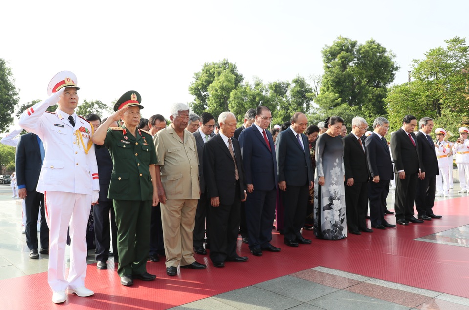 Lãnh đạo Đảng, Nhà nước viếng Lăng Bác - 1 Lãnh đạo Đảng, Nhà nước viếng Lăng Bác - 1