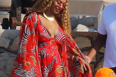 Beyonce bị nghi có bầu