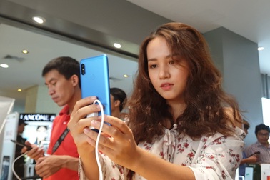 Smartphone 4 camera đầu tiên của Xiaomi lên kệ, giá 4,9 triệu đồng