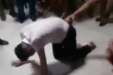 Nam thanh niên liên tục “bơi trên cạn” sau khi lái BMW gây tai nạn liên hoàn