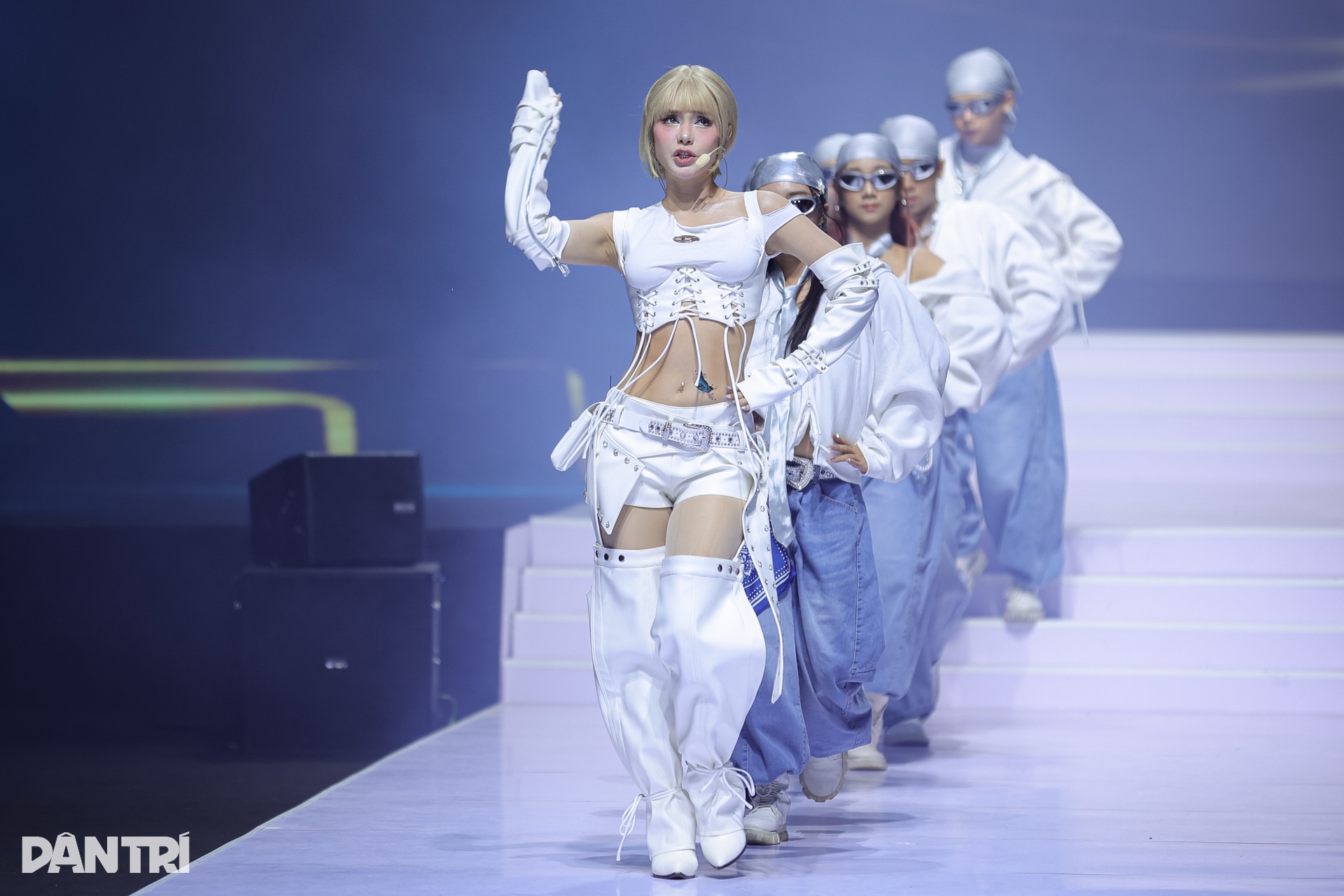 Khó nhận ra ca sĩ Minh Hằng với vẻ ngoài khác lạ, trẻ trung như Gen Z - 2