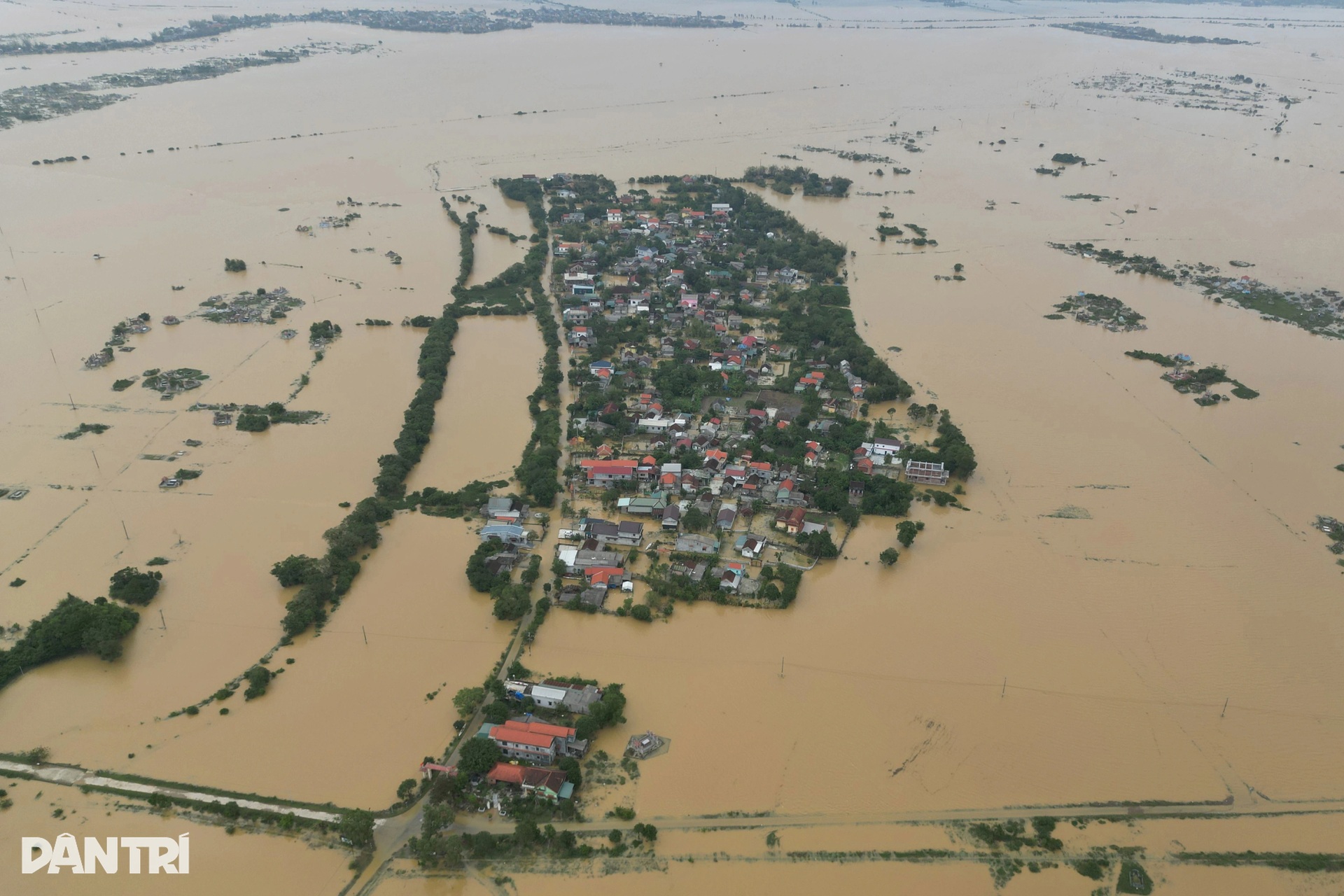 Bên trong ngôi làng bị cô lập triền miên bởi nước lụt - 1 Bên trong ngôi làng bị cô lập triền miên bởi nước lụt - 1