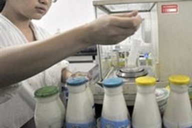 Thêm 31 nhãn hiệu sữa Trung Quốc “dính” mêlamin