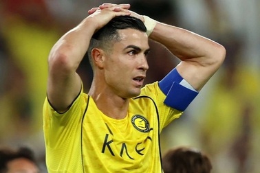 C.Ronaldo từ bỏ huy chương khi Al Nassr thua ở chung kết cúp C2 châu Á