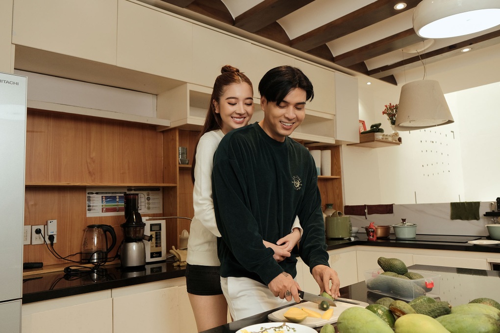 Hồ Quang Hiếu tiết lộ cuộc sống bên vợ kém 17 tuổi giữa lúc gây tranh cãi - 2 Hồ Quang Hiếu tiết lộ cuộc sống bên vợ kém 17 tuổi giữa lúc gây tranh cãi - 2