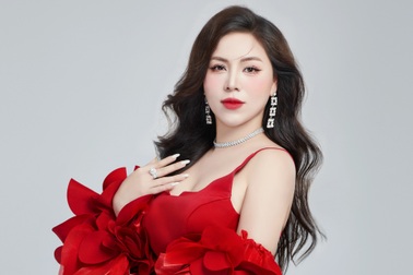 Á hậu Áo dài Hương Kathy tiết lộ "không dùng danh hiệu để vào showbiz"