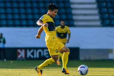 Quang Hải lại bị Pau FC gạch tên khỏi đội hình thi đấu