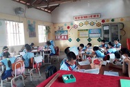 Quảng Bình: Hàng trăm HS trở lại trường sau đợt nghỉ để phản đối sách Công nghệ Giáo dục