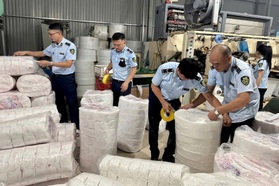 Phát hiện kho sản xuất bỉm trẻ em, băng vệ sinh giả mạo nhãn hiệu nổi tiếng