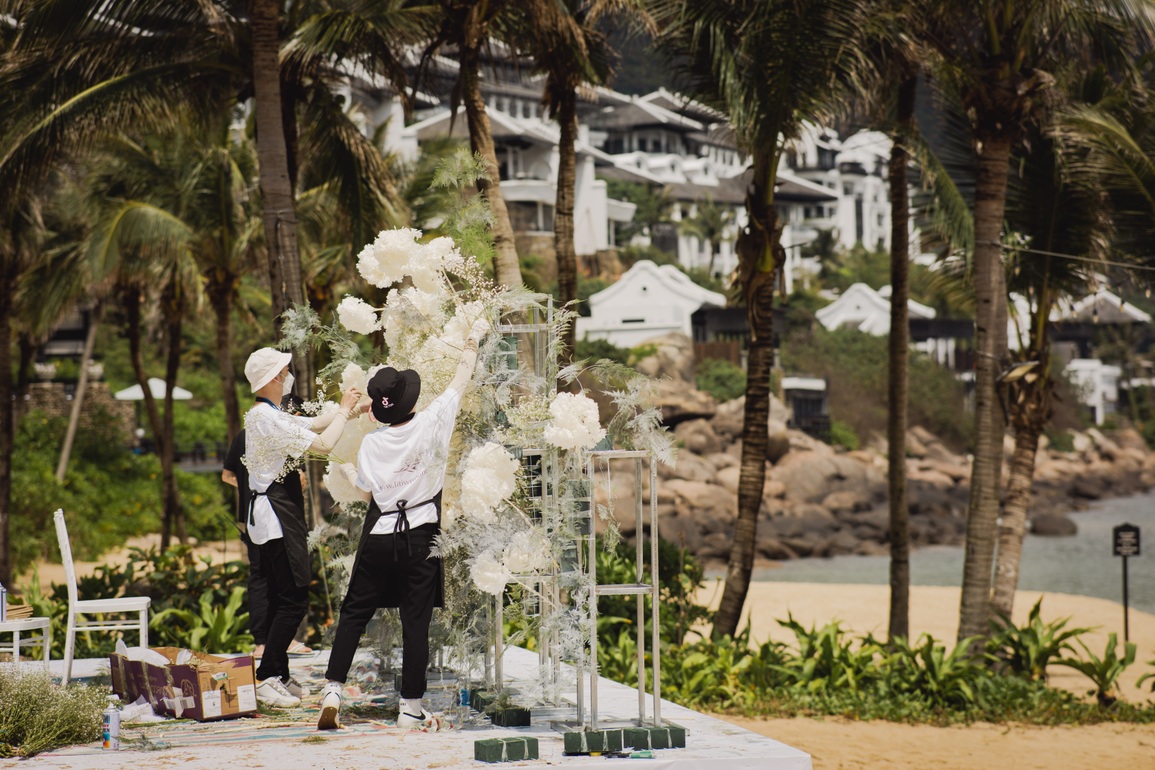 Ngô Thanh Vân hé lộ lễ đường thơ mộng bên bờ biển, dân mạng lo... trời mưa - 3 Ngô Thanh Vân hé lộ lễ đường thơ mộng bên bờ biển, dân mạng lo... trời mưa - 3