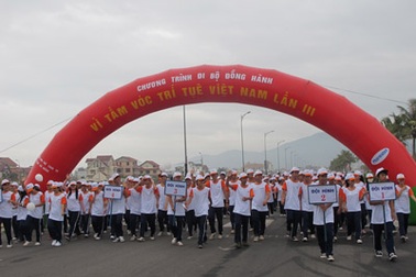 2.000 học sinh đi bộ “Vì tầm vóc trí tuệ Việt Nam”