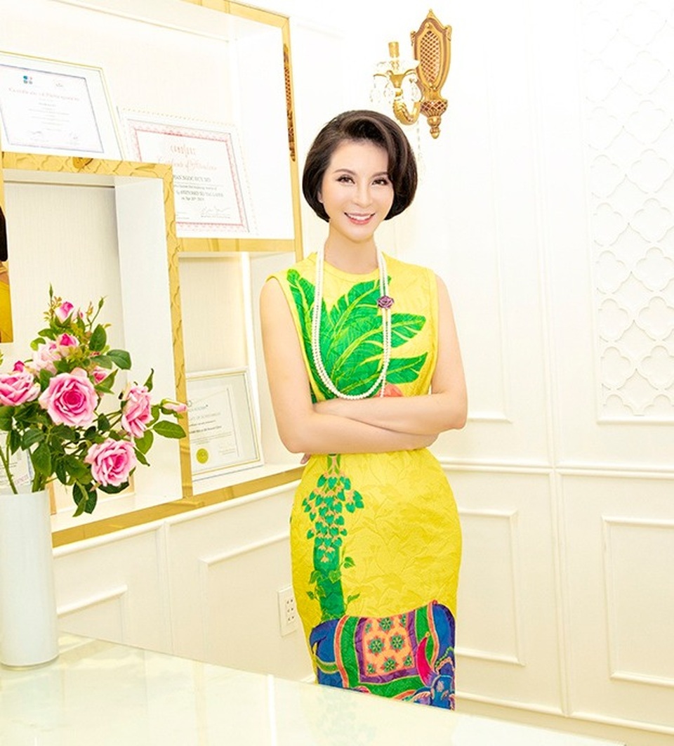 MC Thanh Mai khoe vòng eo con kiến - 4 MC Thanh Mai khoe vòng eo con kiến - 4