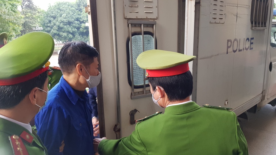 nguyennhatcam.jpg Cựu Giám đốc CDC Hà Nội "thổi giá" thiết bị chống dịch Covid-19 hầu tòa