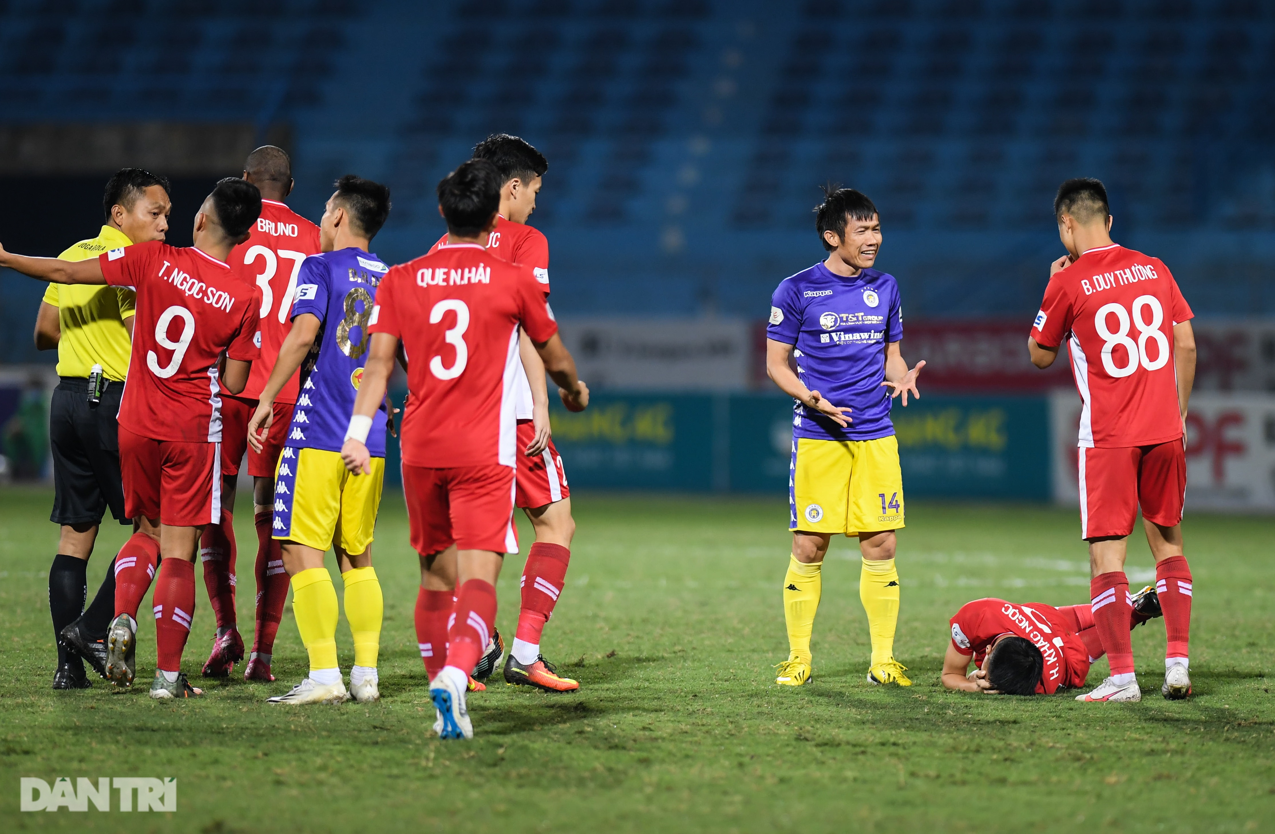 CLB Viettel 0-0 CLB Hà Nội: Kẻ vững ngôi đầu, người tụt thứ hạng - 2 CLB Viettel 0-0 CLB Hà Nội: Kẻ vững ngôi đầu, người tụt thứ hạng - 2