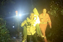 Giải cứu 5 sinh viên đi lạc trong rừng sâu ở núi Langbiang