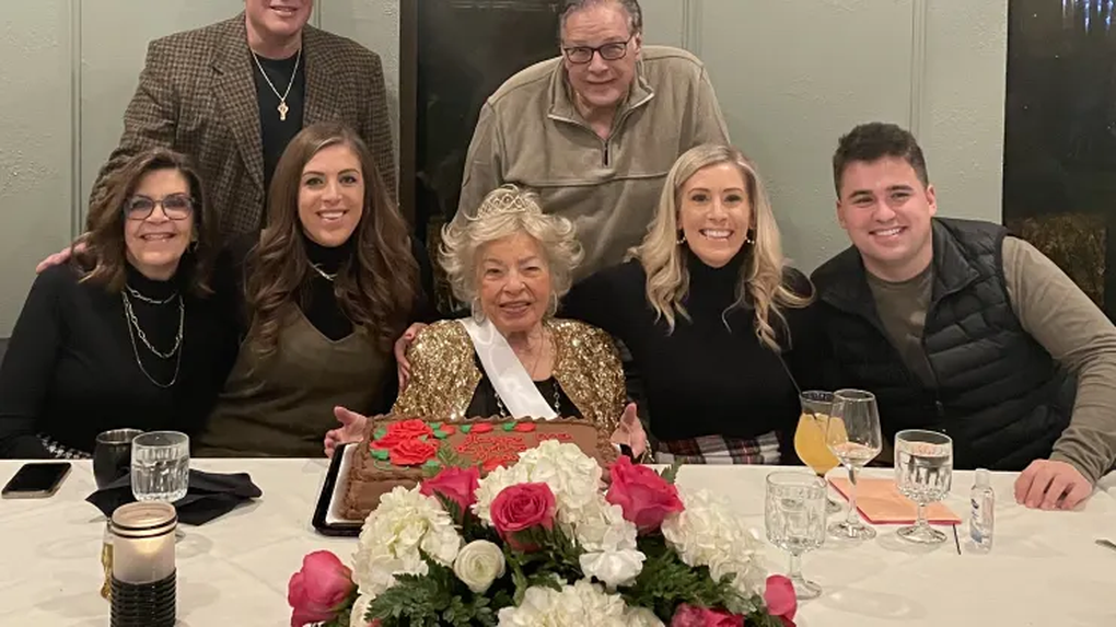Bí quyết sống khỏe của cụ bà 100 tuổi mới nghỉ hưu - 2