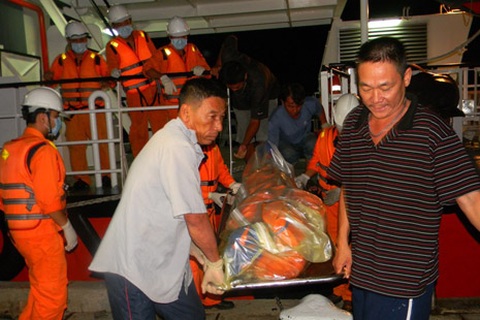 Tìm thấy thêm 2 thi thể ngư dân trong vụ tàu cá bị đâm chìm