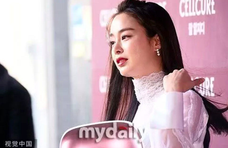 Lộ nếp nhăn đuôi mắt, Kim Tae Hee vẫn được khen xinh đẹp “không góc chết” - 8 Lộ nếp nhăn đuôi mắt, Kim Tae Hee vẫn được khen xinh đẹp “không góc chết” - 8