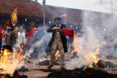 Hình ảnh đặc biệt trong lễ thổi cơm cổ xưa ít phút trước lệnh "cấm" vì virus corona